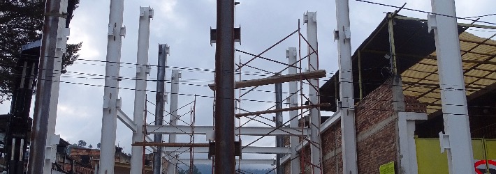 Diseño de casa, edificios con estructura metálica