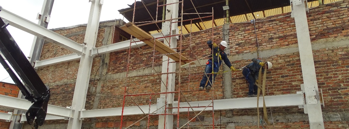 Diseño de casa, edificios con estructura metálica