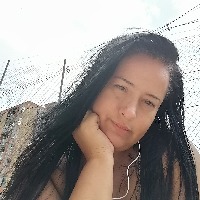 Mercado y un computador de mesa